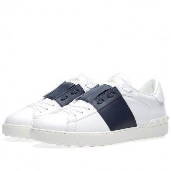 Shoe with stripe