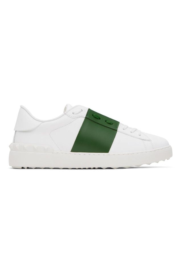 Shoe with stripe